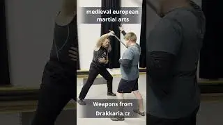 tes&aacute;k vs jednoručn&iacute; meč - historick&yacute; &scaron;erm a středověk&aacute; sebeobrana