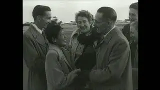 Cherry & Gordon Parker arriving Essendon Airport - P140757 A00 700 731 974
