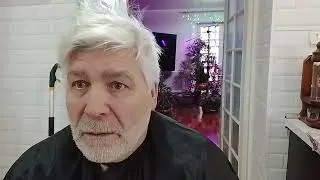 Тридцать лет не стригла волосы клиентам. Тренируюсь на муже.