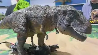 Animatronic Tyrannosaurus Rex toy makes a stunning debut!