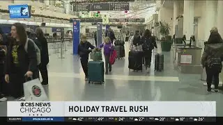Thousands of travelers pass through Midway Airport as holiday rush continues
