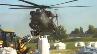 Hubschrauber CH 53 beim Hochwasser 2013 Stendal OT Borstel