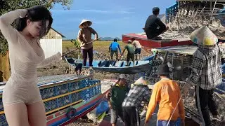 Vietnamese Farm Girl&rsquo;s Unique Journey &ndash; Carrying Ducks on a Boat in Countryside Vietnam