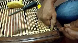 Como empalhar cadeira com palhinha indiana (Passo 4)