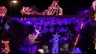 Illumination et decoration &agrave; Plan de cuques la maison du pere noel 2013