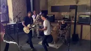 I wanna live. Old Skull