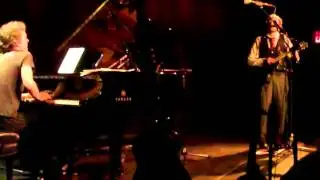 Chris Thile & Brad Mehldau - Knives Out (Radiohead) [Live 3/2/2011 @ Le Poisson Rouge]