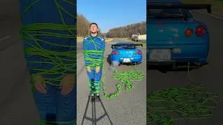 Je me suis fait ligoter &agrave; une voiture !
