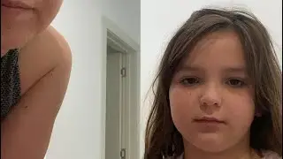 Hoje ela decidiu confeitar um chocotone da @bauducco sabor Beijos da Fini. 