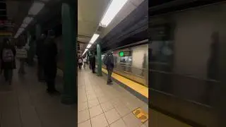 Subway commuting in NYC #nyc #nycsubway #nycvlog #newyork