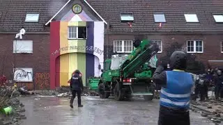 Police in Germany use heavy equipment to evacuate the Lutzerath camp as the anti-coal demonstrators