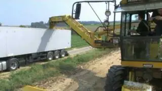 ROPA NawaRo-Maus  und euro-Tiger auf  dem Maissilo f&uuml;r die Biogasanlage