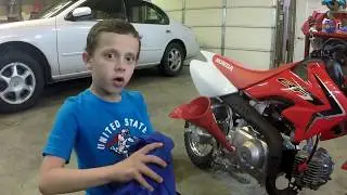 Liam the KiD Changes the CRF50 Oil