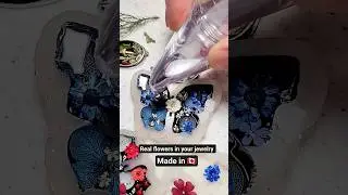 Butterfly Necklace with Real flowers #resinjewelry #resinnecklace #resincrafts #flowerjewelry 🇨🇦