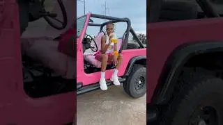 Oklahoma girls tho 😮&zwj;💨💕 #model #alexissamuels #pink #jeep #barbie #bts #photoshoot #modeling #fyp