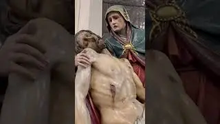 Mar&iacute;a Dolorosa recibe a su hijo Jes&uacute;s en sus brazos