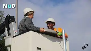 Lichtmasten met gemeente logo geplaatst op de Flaneerkade