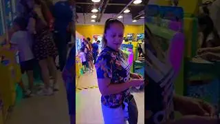 Поиграйте в игру перед просмотром фильма в Robinson Dasma #philippines #arcadegames #travelvlog #...