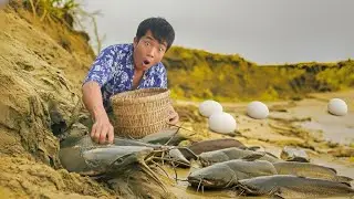 OMG Wow The man caught a lot of fish in the pond in the rice fields​​ so funny