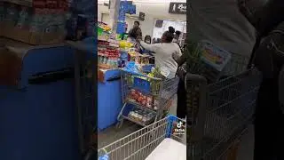 Walmart customer altercation with cashier 🤔 #shorts #walmart #fyp #tiktokvideos #subscribe #fyp