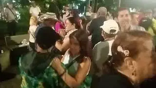 Saquen pareja al estilo de los integrados parranderos 