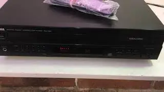 YAMAHA CDC-685 Natural Sound 5 Disc CD Player with Remote
