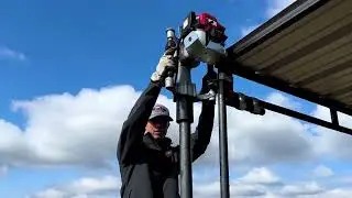 👨‍🔧 Clavado de poste tubular de metal con Iberfence IBF-82 para ganadería 🐄🐎