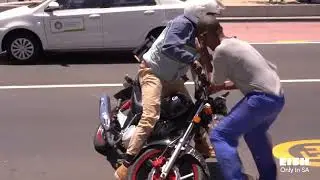 1 minute of Wind Blowing over Capetonians | Cape Town 2023