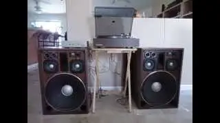 Realistic SA-150 Integrated Stereo Amplifier / Quadraflex QL-14 Manual Turntable