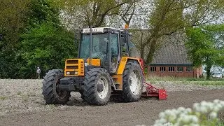 Aardappelland bewerken met Renault 103.14 TX.  Mts. Forma.