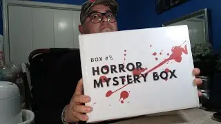 Unboxing a Horror Mystery Box, Guaranteed Horror Actor Signature and Funko Pop $75