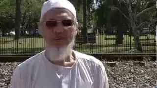 Cairns Qld: 'Go home' graffiti on mosque: Imam Abdul Aziz Mohammed's family arrived in 1900