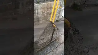 concrete pump truck 🚒 🤣😂| boom pump blow up | concrete pumping