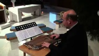 Tam stoji pa hlevček
