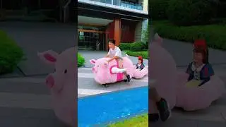 Мама Раджу сделала красивую машинку в форме свиньи. 🐖🚗🤩