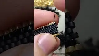 Парень плетет из бисера #handmade #бисер #бисерныеукрашения #accessories #beads #бисероплетение
