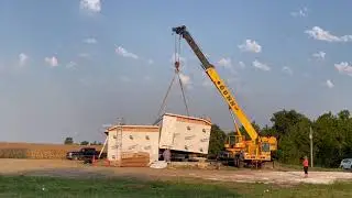 Time Lapse of Heckaman Homes Setting a House