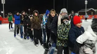 Студенчество на коньках!