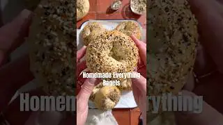 Homemade Everything Bagels #recipe #bagels #bakingrecipes