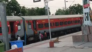Clear Announcement 12915 Ashram SF Express Ahmedabad-Delhi Arrival in Bandikui Junction
