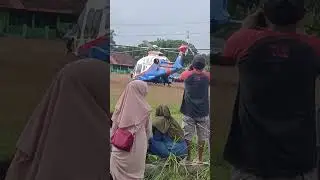 helikopter rombongan presiden RI bapak prabowo subianto mendarat di lapangan sampalan Rengasdengklok