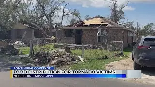 Moss Point residents line up for food, water and supplies Thursday