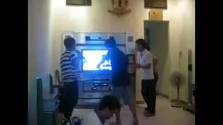 Kh&ocirc;ng phải dạng vừa đ&acirc;u :3 Th&egrave;n nhảy c&ograve;n m&aacute;u hơn cả th&egrave;n h&aacute;t =))))