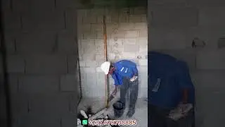 pose des taquet sur le mur en vue de faire un cr&eacute;pissage parfaitement vertical