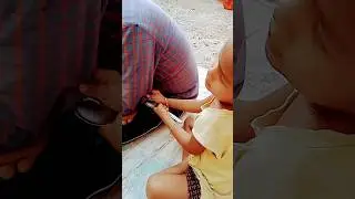 Давайте вытрим этой ложкой рубашку этого парня #смешно #коротко @Aheli Ahir gg