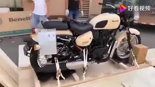 Benelli Imperiale 400 motorcycle delivered in China. Love the color.