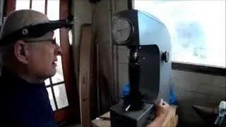 Using the Rockwell tester to measure blade hardness
