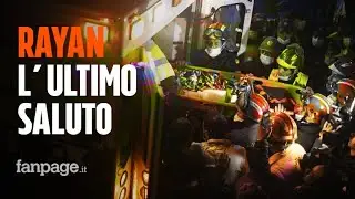I funerali di Rayan, morto a 5 anni in un pozzo in Marocco: “Scavato senza sosta per salvarlo”