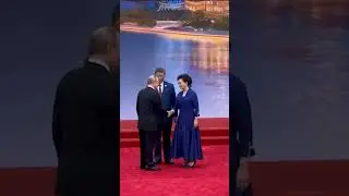 Xi Jinping Welcomes Putin in Tianjin for SCO Summit
