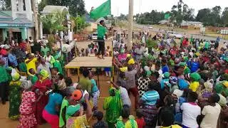 HAPA NDO PENYEWE. TAZAMA DANNY BOSS AKIANGUSHA BONGE LA BURUDANI NDANI CCM YA KIJIJI CHA BURIBA